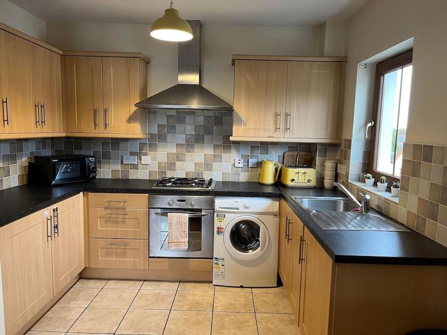 Lovely 2 Bedroom Family Apartment In Newcastle Newcastle  Dış mekan fotoğraf